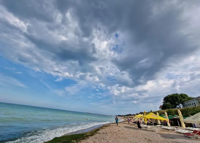 Dms Family House Hostel